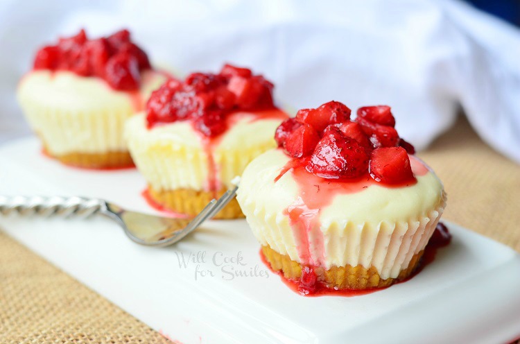 Skinny Mini Strawberry Cheesecakes Skinny Mini Strawberry Cheesecakes
