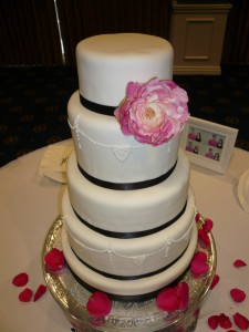 Elegant Black and White Wedding Cake Elegant Black and White Wedding Cake