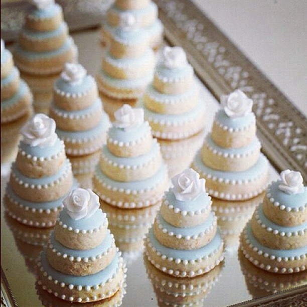 Fancy Wedding Mini Cakes Fancy Wedding Mini Cakes