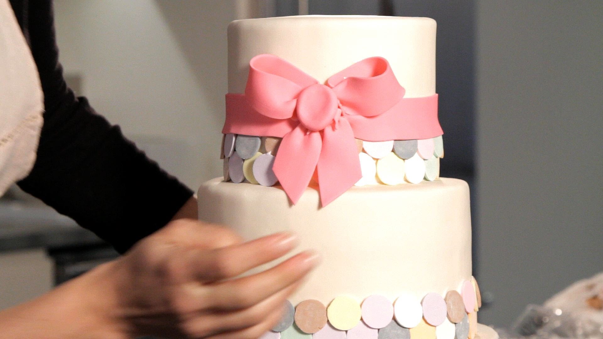 How to Make a Fondant Bow with Ribbon How to Make a Fondant Bow with Ribbon