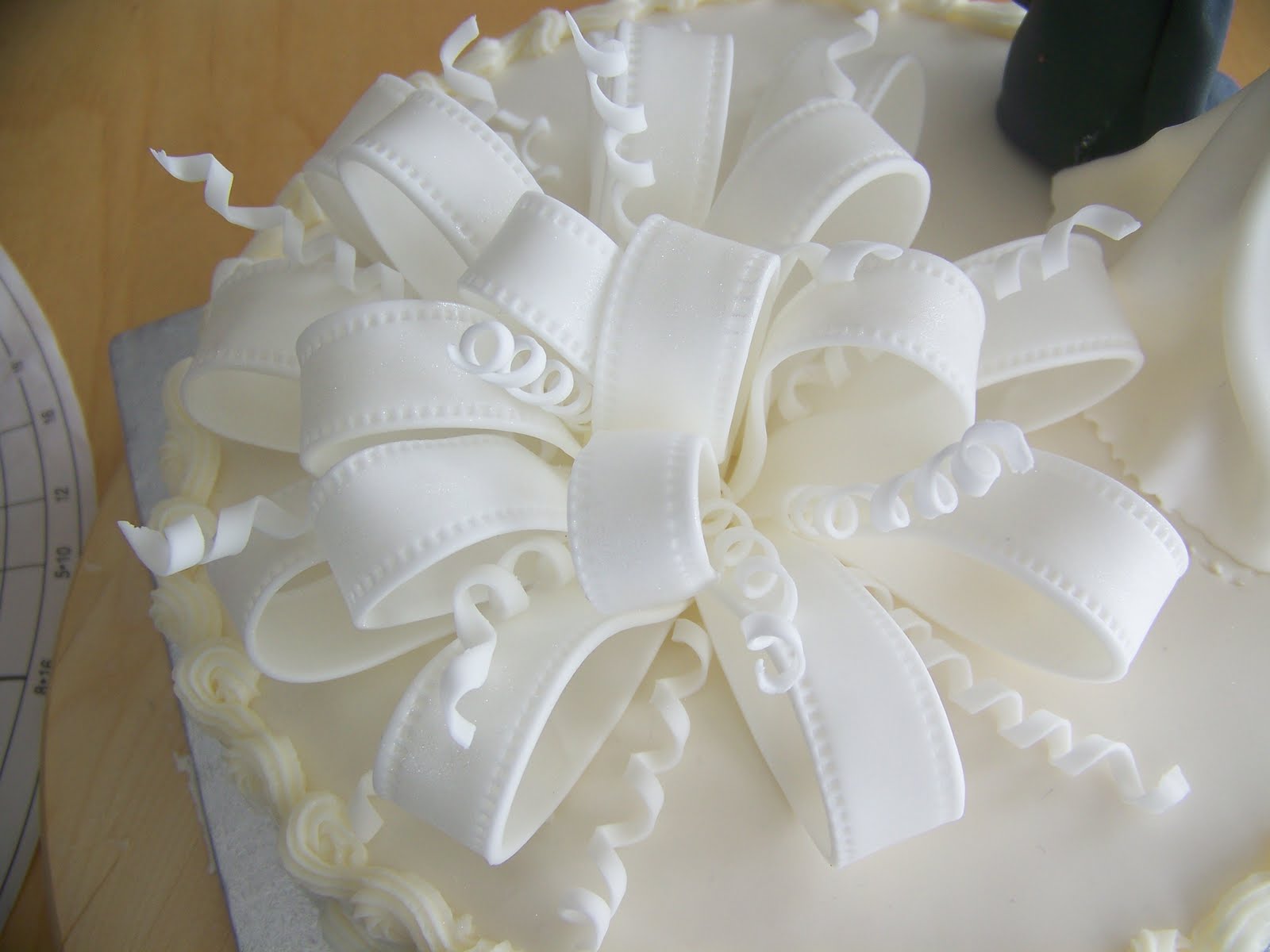 11 Photos of Ribbon Bows And Fondant For Cakes