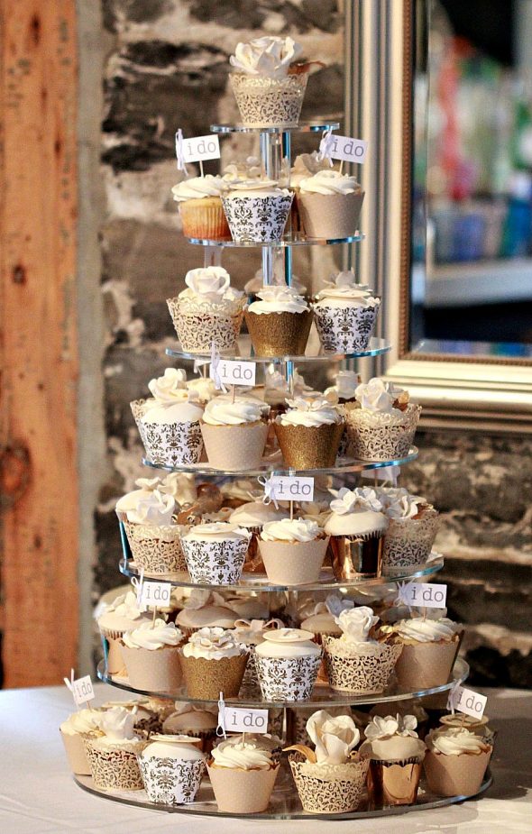 Red and Gold Wedding Cupcakes Red and Gold Wedding Cupcakes
