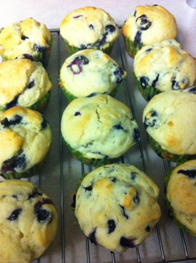 Vanilla Cake Icing with Blueberry Filling Vanilla Cake Icing with Blueberry Filling