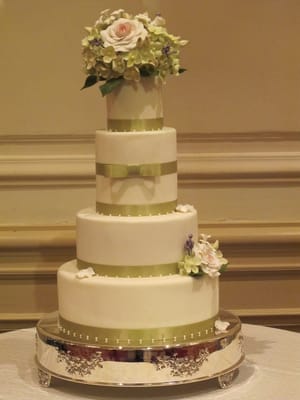 Wedding Cake with Sugar Paste Flowers Wedding Cake with Sugar Paste Flowers