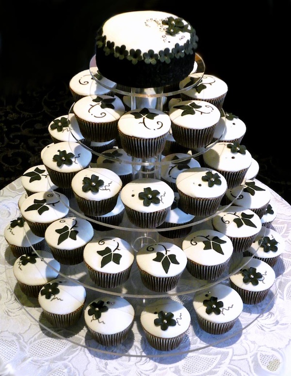 9 Photos of Engagement Cupcake Cakes
