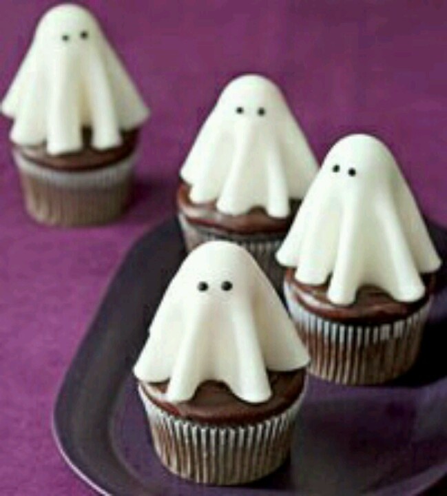 Cute Halloween Ghost Cupcakes Cute Halloween Ghost Cupcakes