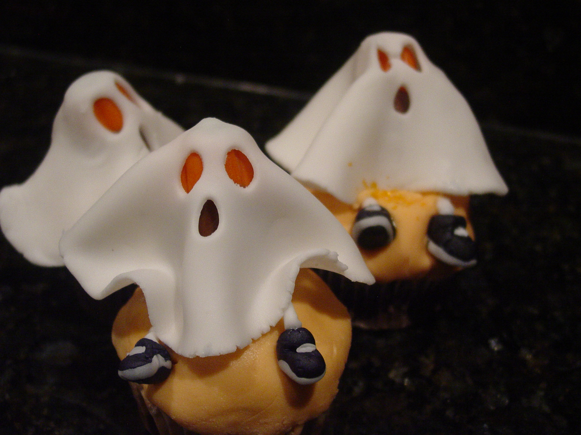Halloween Fondant Ghost Cupcake Halloween Fondant Ghost Cupcake