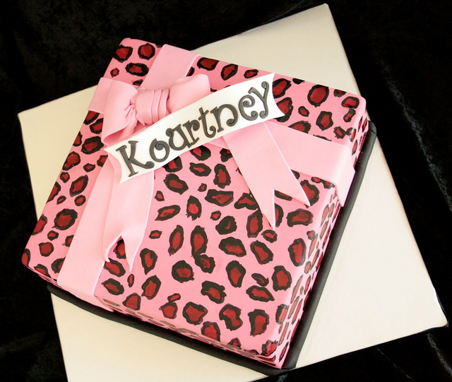 Leopard Print Cake with Pink Bow Leopard Print Cake with Pink Bow