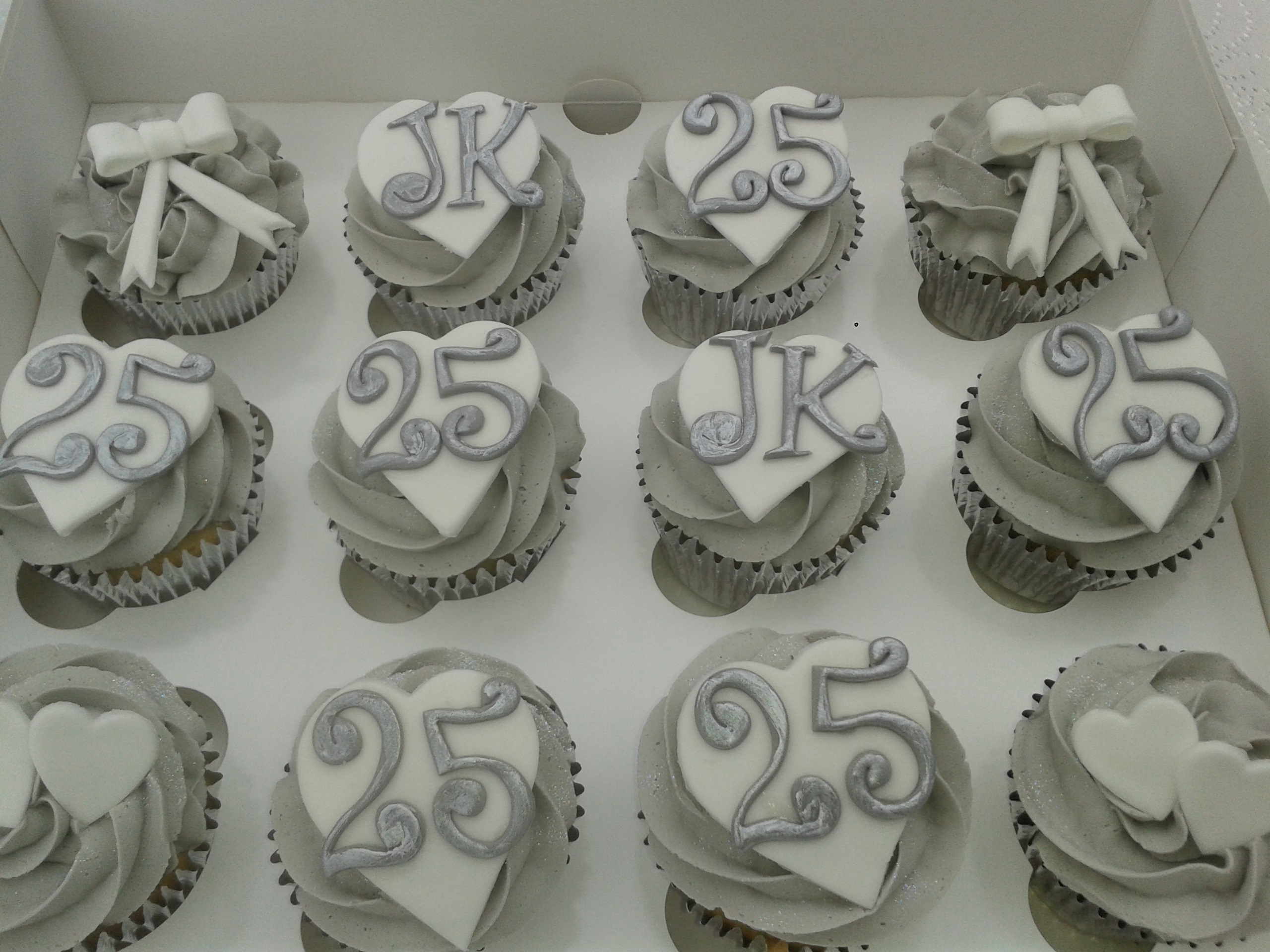 Silver Wedding Anniversary Cupcakes Silver Wedding Anniversary Cupcakes