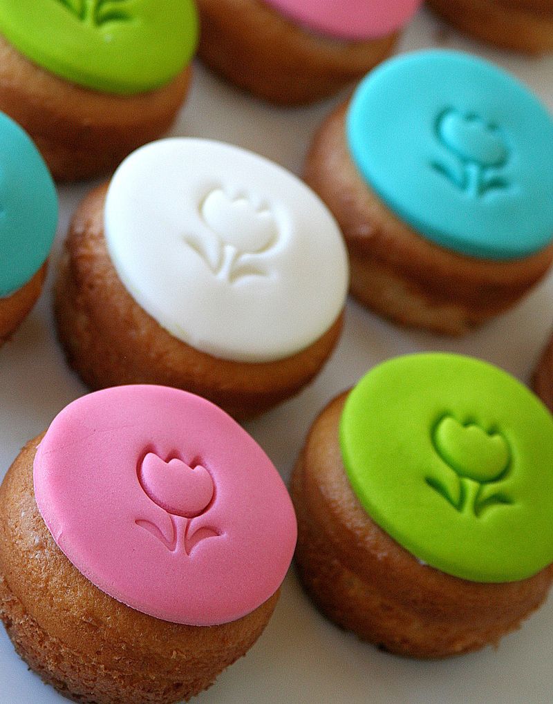 Stamped Fondant Cupcakes Stamped Fondant Cupcakes