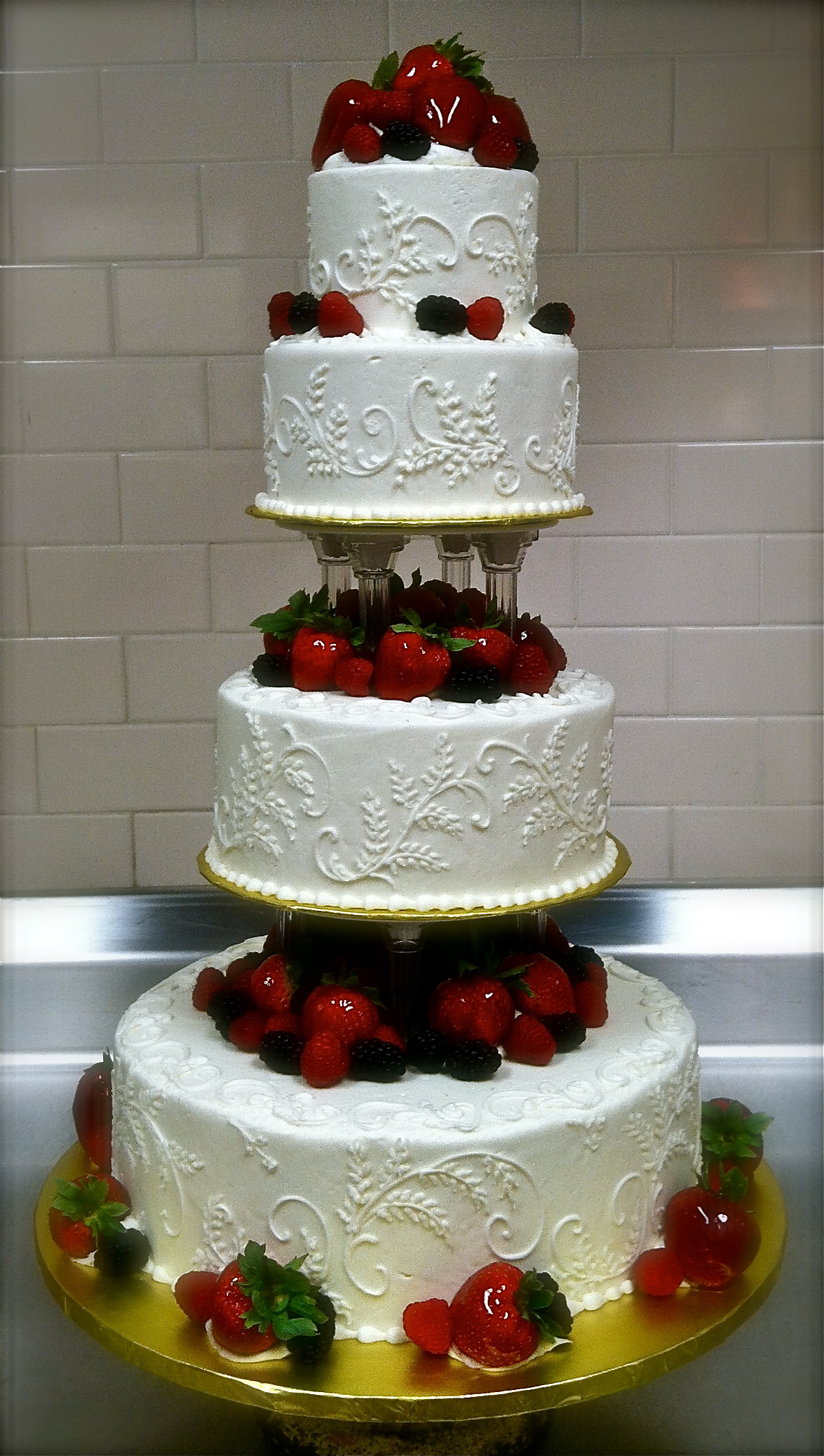 Wedding Cake with Fresh Fruit Wedding Cake with Fresh Fruit