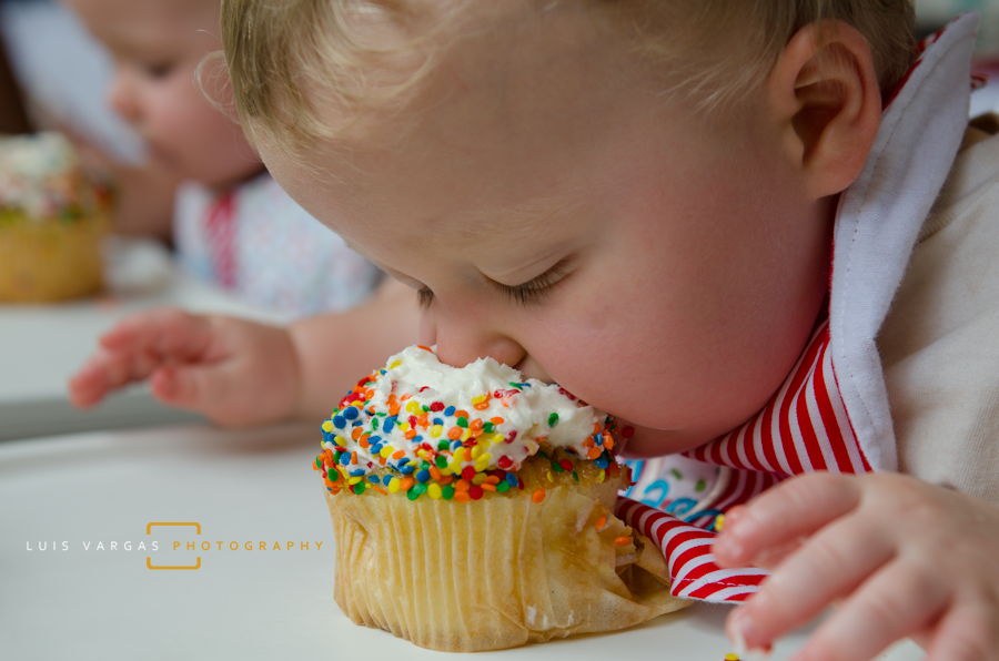 11 eating cup cakes
