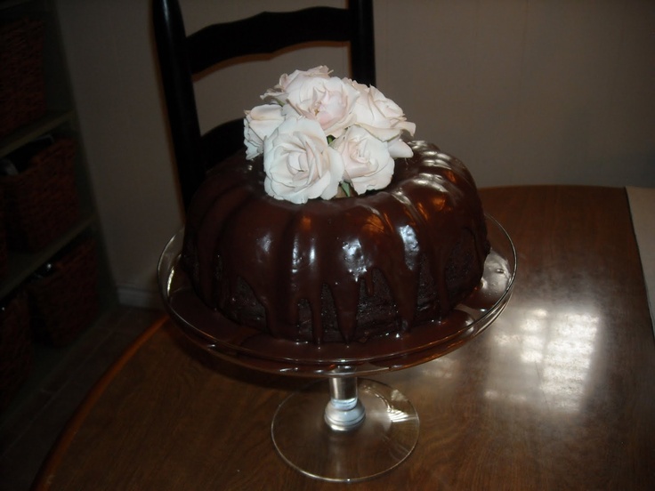 Easy Way to Decorate a Bundt Cake