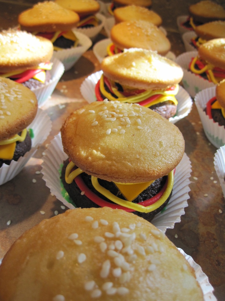 How to Make Hamburger Cupcakes How to Make Hamburger Cupcakes