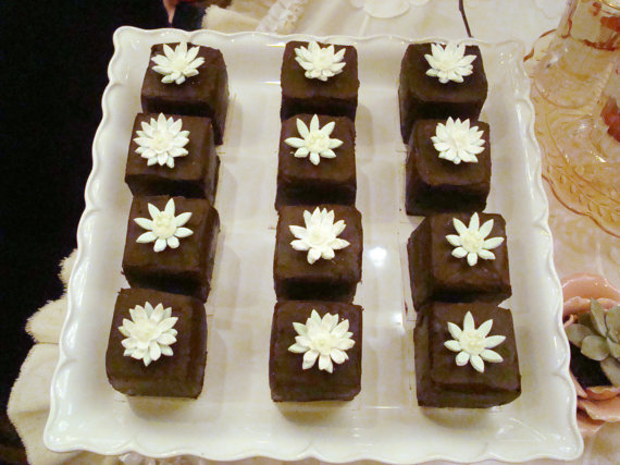 Mini-Chocolate Cakes Mini-Chocolate Cakes