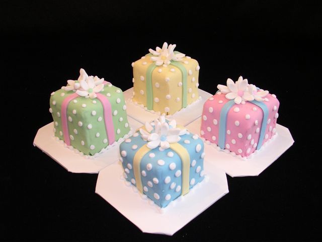 Mini Polka Dot Cake Mini Polka Dot Cake