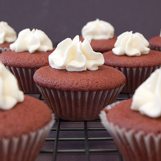 Mini Red Velvet Cupcakes with Cream Cheese Frosting Mini Red Velvet Cupcakes with Cream Cheese Frosting