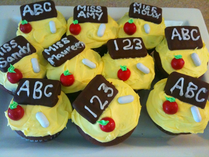 8 Preschool Graduation Cupcakes Photo Kindergarten Graduation