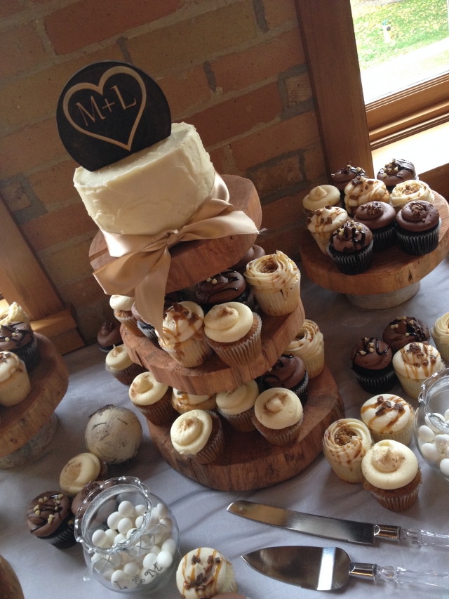 Vintage Style Wedding Cupcakes