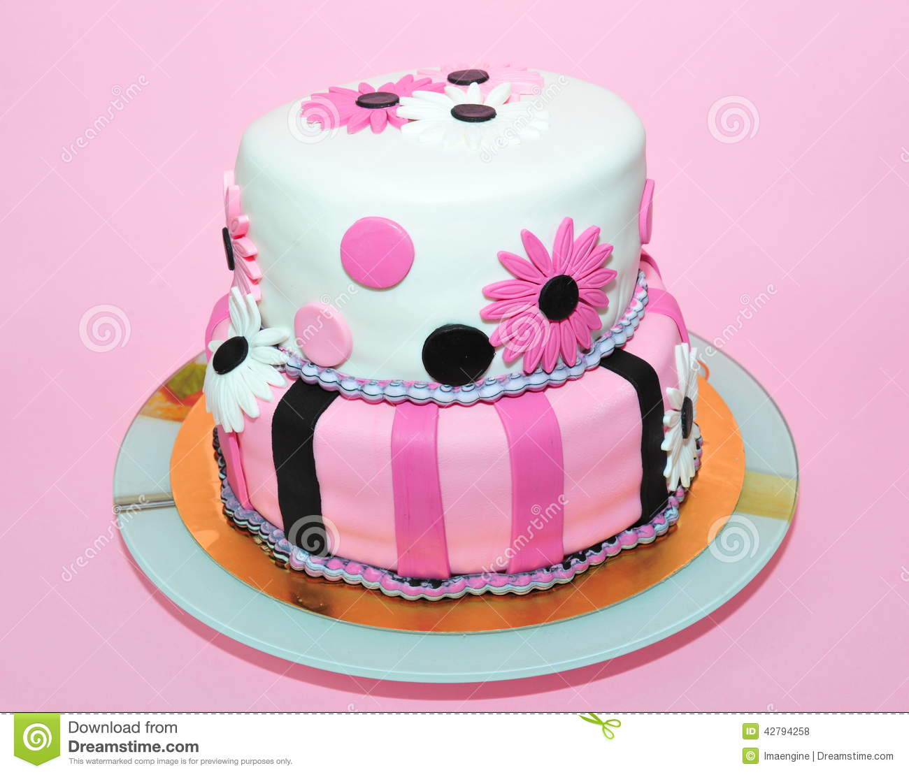 Black and White Cake with Fondant Flowers Black and White Cake with Fondant Flowers