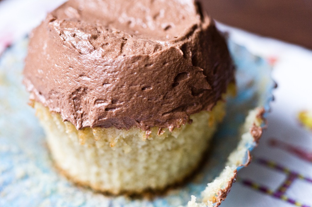 Chocolate Vanilla Cupcakes with Cream Cheese Frosting Chocolate Vanilla Cupcakes with Cream Cheese Frosting