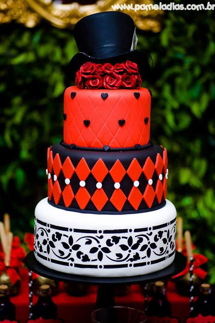 King and Queen of Hearts Wedding Cake