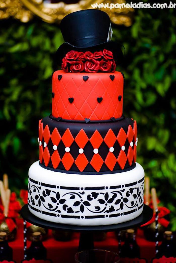 King and Queen of Hearts Wedding Cake King and Queen of Hearts Wedding Cake