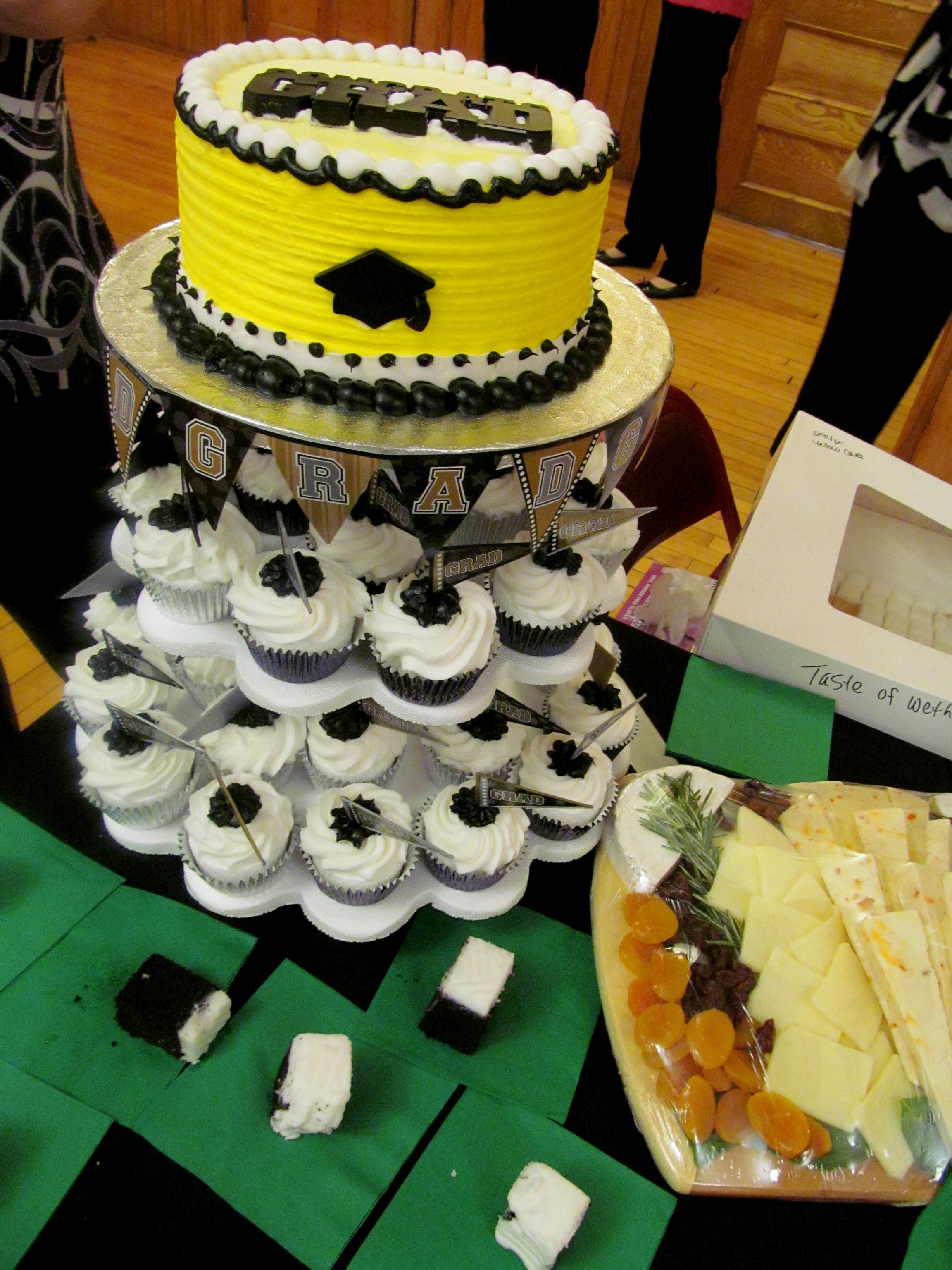 ShopRite Bakery Cupcake Cakes