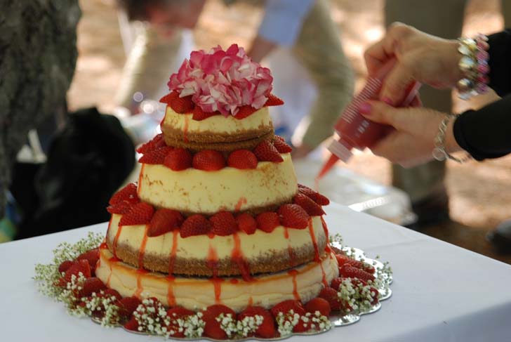Cheesecake Wedding Cake with Strawberries Cheesecake Wedding Cake with Strawberries