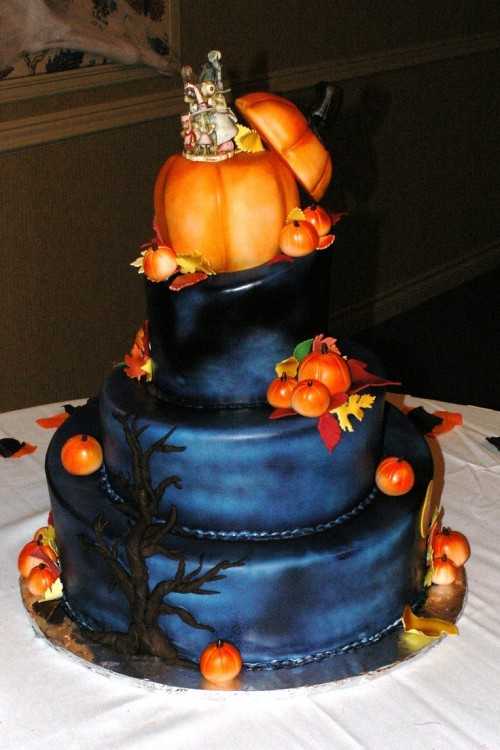 Halloween-themed Wedding Cakes Halloween-themed Wedding Cakes