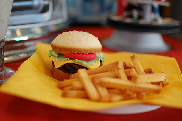 Hamburger Cupcakes and Fries Cake Hamburger Cupcakes and Fries Cake