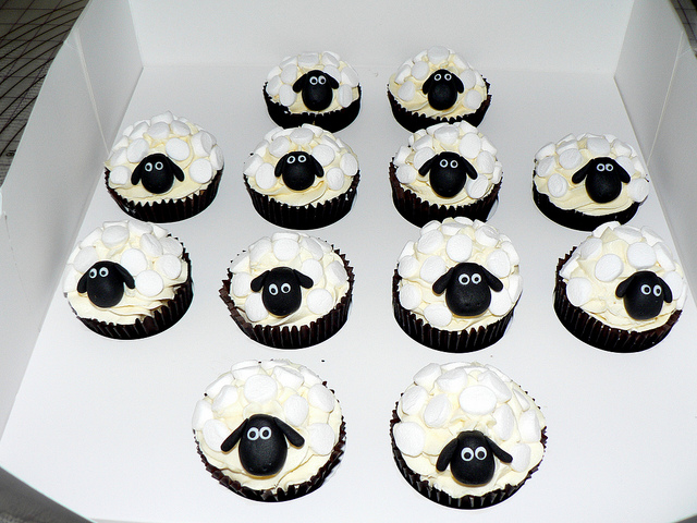 How to Make Shaun the Sheep Cupcakes How to Make Shaun the Sheep Cupcakes