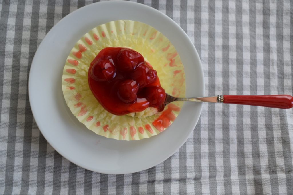 Quick and Easy Mini Cheesecakes Quick and Easy Mini Cheesecakes