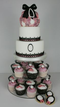 Traditional Tiered Wedding Cake Traditional Tiered Wedding Cake