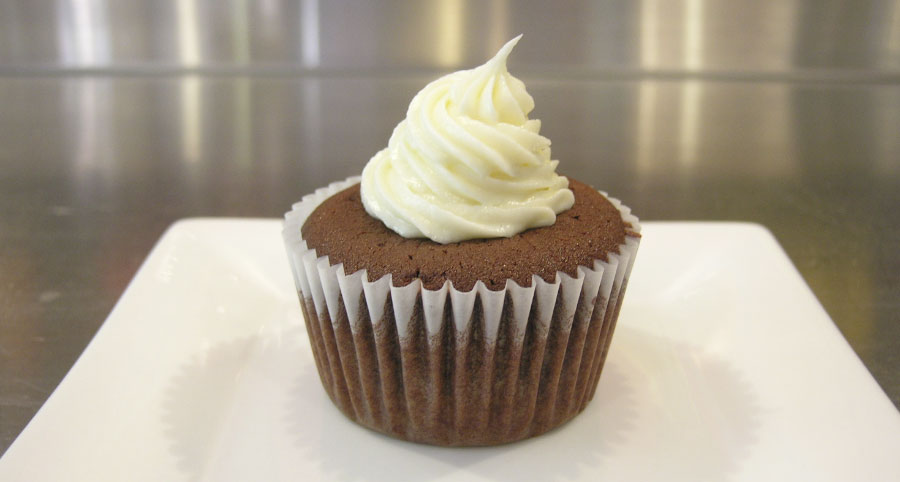 Chocolate Cupcakes with Cream Cheese Filling Chocolate Cupcakes with Cream Cheese Filling