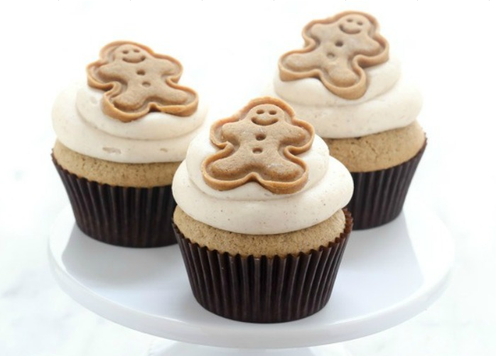 Cinnamon Gingerbread Cupcakes with Cream Cheese Frosting Cinnamon Gingerbread Cupcakes with Cream Cheese Frosting