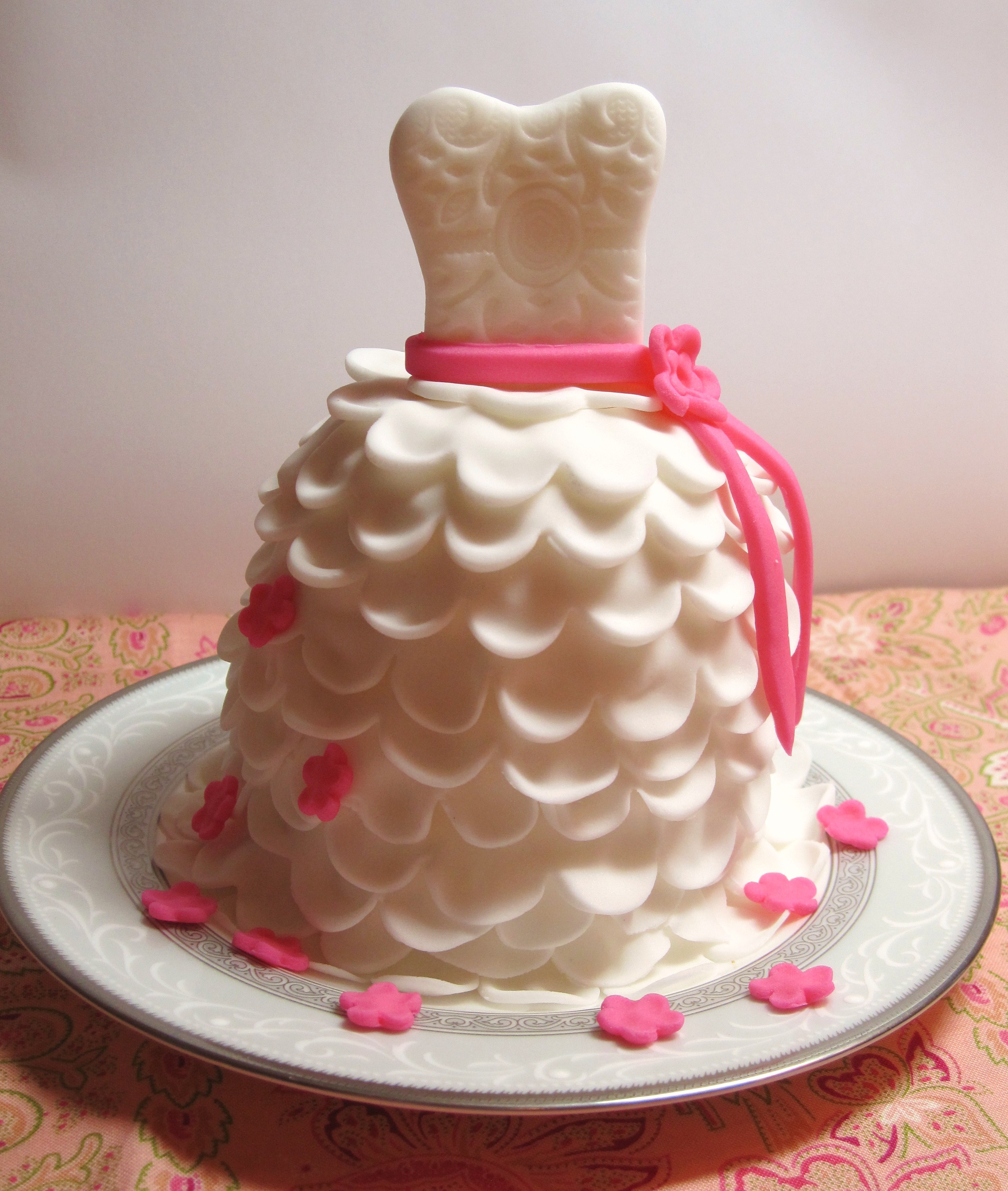 Fondant-Wedding-Dress-Cupcake Fondant-Wedding-Dress-Cupcake
