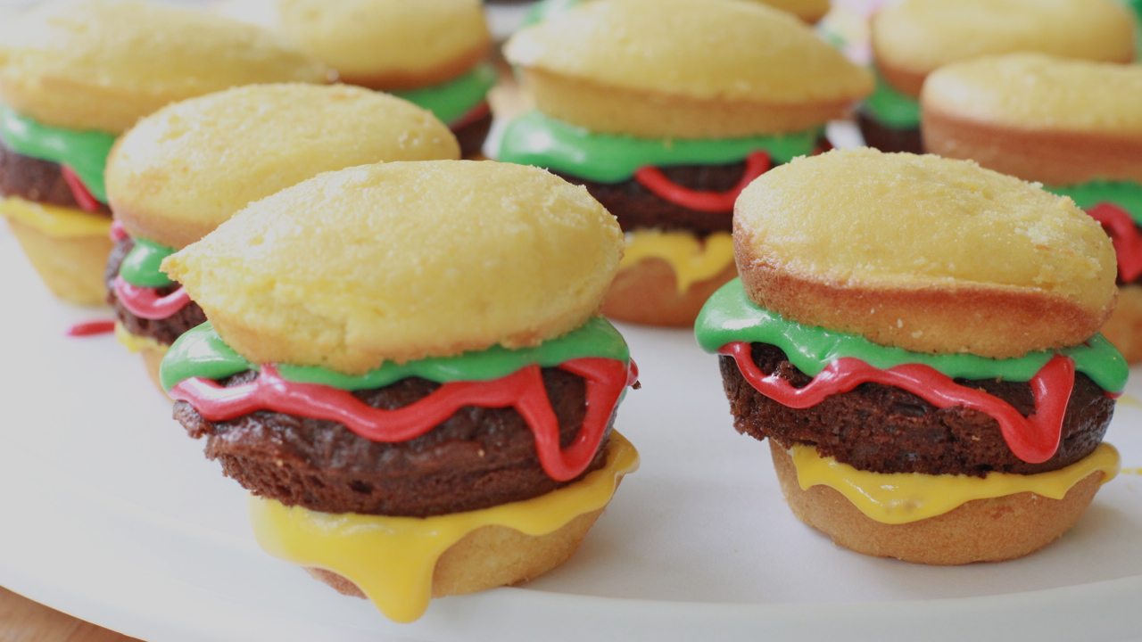 How to Make Hamburger Cupcakes How to Make Hamburger Cupcakes
