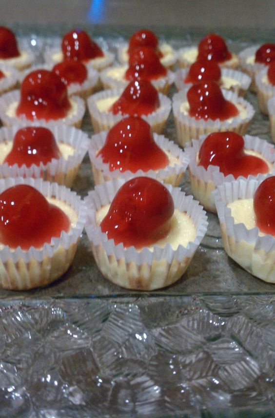 Mini Cherry Cheesecakes with Vanilla Wafers Mini Cherry Cheesecakes with Vanilla Wafers