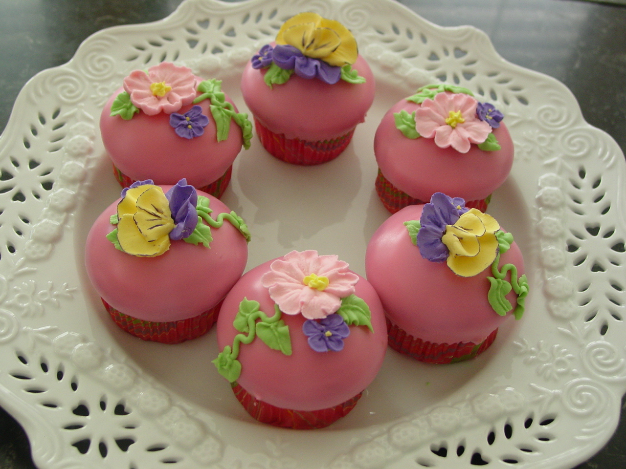 Poured Fondant Cupcakes Poured Fondant Cupcakes