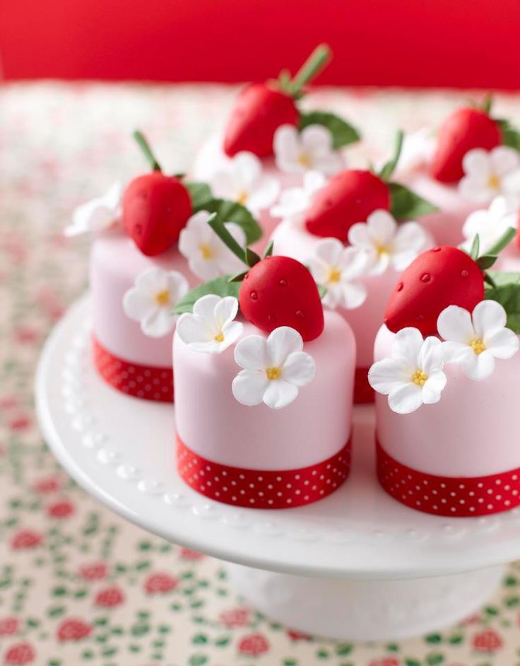 Small Strawberry Cake