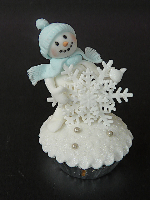 Snowflake and Snowman Cupcakes Snowflake and Snowman Cupcakes