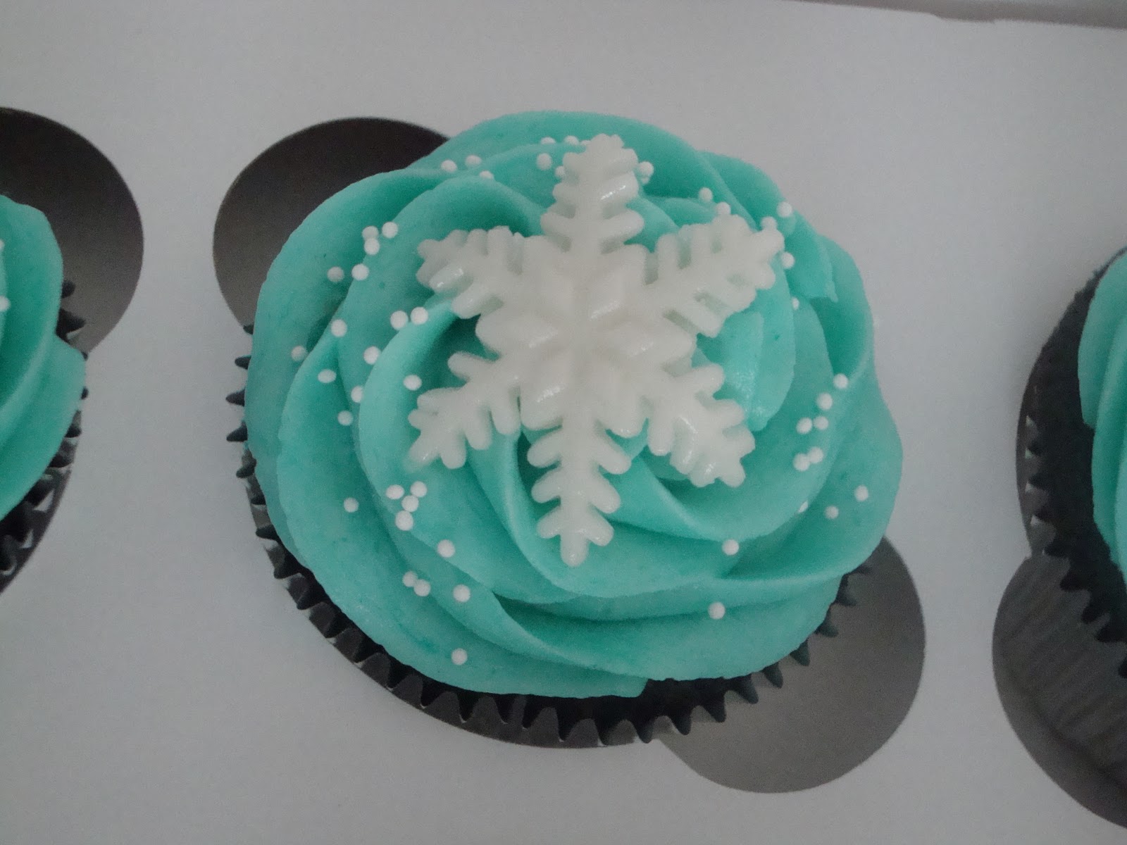 Snowflake Cupcake Cake