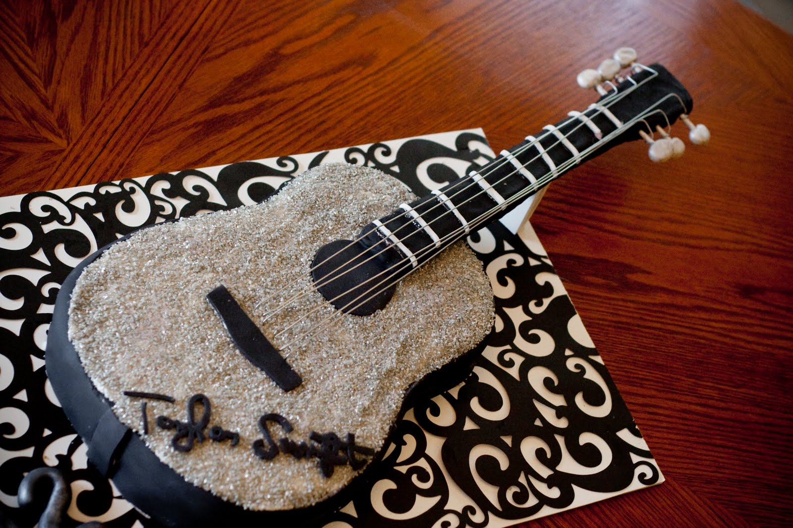 9 taylor swift glitter guitar cakes photo taylor swift guitar guitar birthday cake
