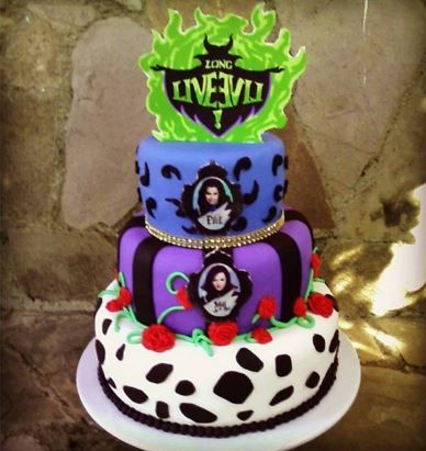 2 Birthday Cake Disney Descendants