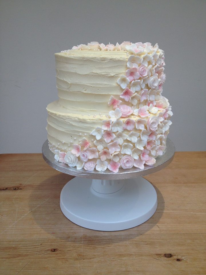 2 Tier Cake with Chocolate Frosting 2 Tier Cake with Chocolate Frosting