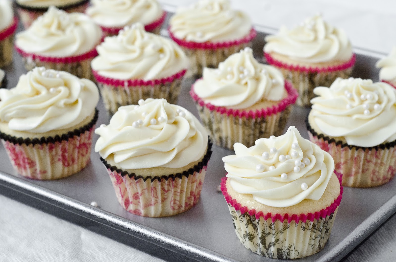 Chocolate Cupcakes with Cream Cheese Frosting Chocolate Cupcakes with Cream Cheese Frosting