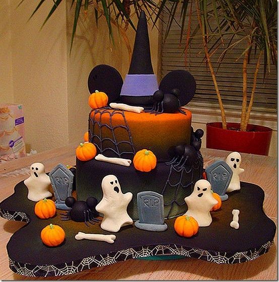 Mickey Mouse Halloween Cake