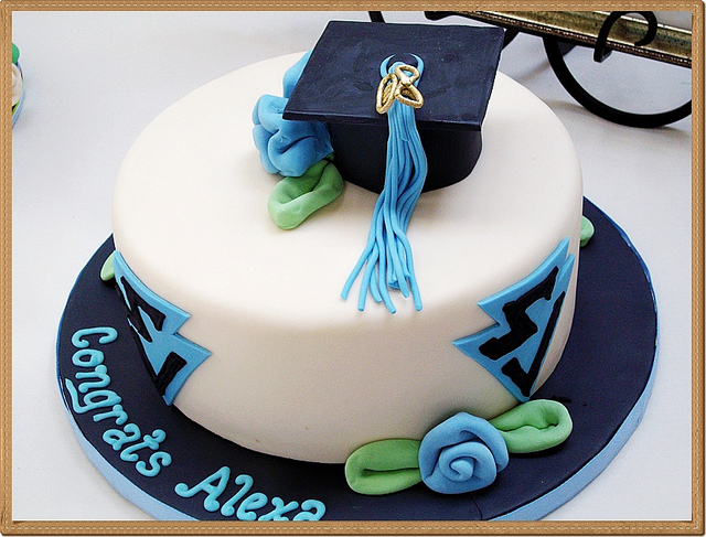 Round Graduation Fondant Cakes