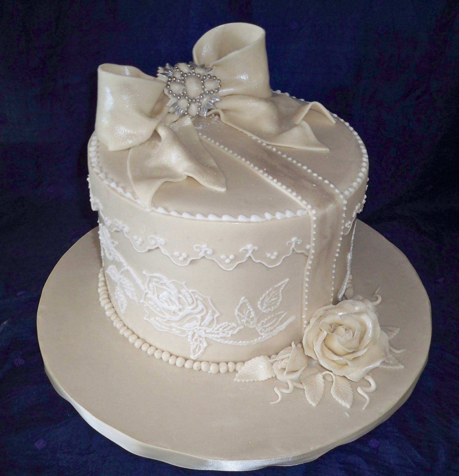 Vintage Single Layer Wedding Cake Vintage Single Layer Wedding Cake